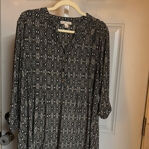 Black and White Patterned Women's blouse
